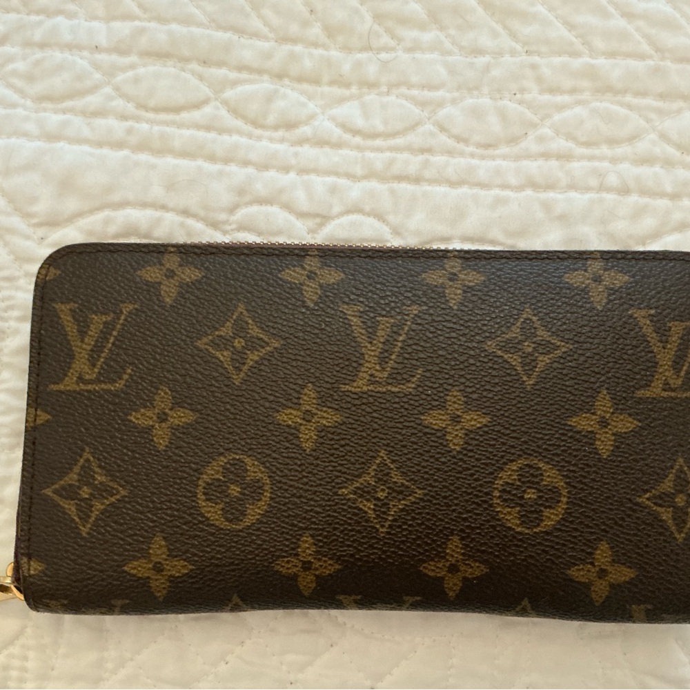 Louis Vuitton Monogram Zippy Wallet